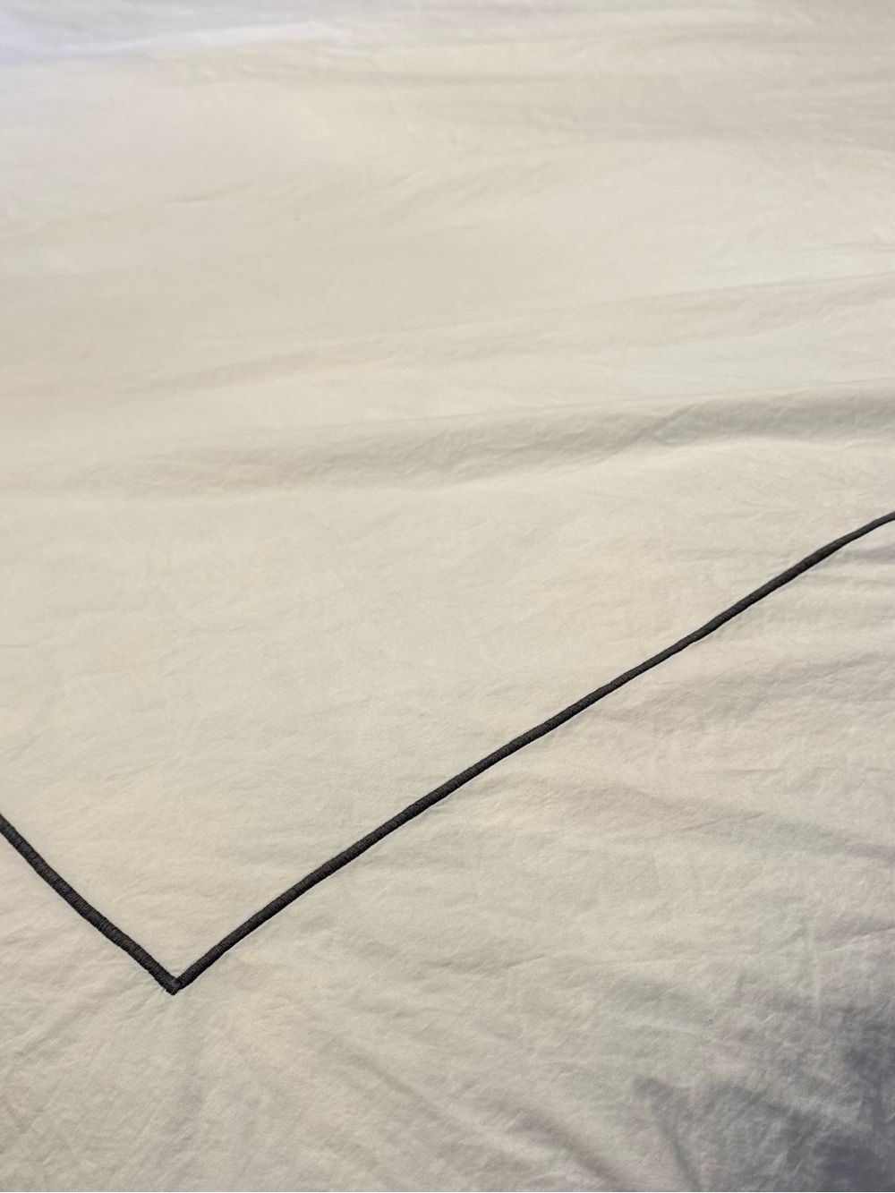 Frette Hotel Classic Percale King Flat Duvet White/Grey Preowned Cotton FLAWS